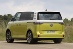 Volkswagen ID. Buzz Batalla Corta 150 kW (204 CV) 77 kWh 5 asientos 1st Edition Veh&iacute;culo comercial Amarillo lima | Blanco Candy Exterior Lateral-Posterior 5 puertas