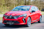 Mitsubishi Colt 160 HEV Kaiteki+ HEV Turismo Rojo Sunrise Exterior Frontal-Lateral 5 puertas