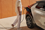 Toyota C-HR 200PH GR Sport Premiere Edition PHEV Todo terreno Bi-tono Plata con Techo Negro Exterior Toma de recarga 5 puertas