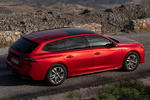 Peugeot 508 SW Allure Plug-in Hybrid e-EAT8 SW Allure Plug-in Hybrid Turismo Elixir Red Exterior Cenital-Posterior-Lateral 5 puertas