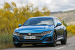 Volkswagen Arteon Shooting Brake 2.0 TDI 147 kW (200 CV) DSG 7 vel. R-Line Shooting Brake Turismo familiar Azul Malib&uacute; Metalizado Exterior Frontal-Lateral 5 puertas