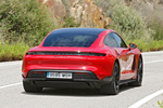 Porsche Taycan GTS GTS con Paquete Sport Design en carbono Turismo Rojo Carm&iacute;n Exterior Posterior-Lateral 5 puertas