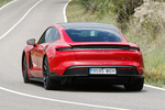Porsche Taycan GTS GTS con Paquete Sport Design en carbono Turismo Rojo Carm&iacute;n Exterior Lateral-Posterior 5 puertas