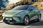 MG MG4 XPower XPower Turismo Racing Green Exterior Frontal-Lateral 5 puertas