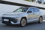 Hyundai Kona H&iacute;brido 1.6 GDi 104 kW (141 CV) DCT N Line Hybrid Todo terreno Cyber Gray Exterior Frontal-Lateral 5 puertas