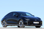 Hyundai IONIQ 6 168 kW (228 CV) 77 kWh RWD Star Turismo Abyss Black Exterior Lateral-Frontal 4 puertas