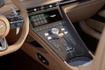 Aston Martin DB12 4.0 V8 680 CV DB12 Descapotable Interior Consola Central 2 puertas