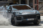 Porsche Cayenne Turbo E-Hybrid con Paquete GT Coup&eacute; Turbo E-Hybrid con Paquete GT Coup&eacute; Todo terreno Gris Cuarcita Metalizado Exterior Lateral-Frontal 5 puertas