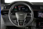 Audi Q8 55 e-tron quattro e-tron S line  Todo terreno Interior Volante 5 puertas