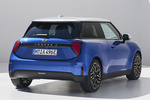 MINI MINI Cooper SE el&eacute;ctrico Cooper SE Favoured Turismo Blazing Blue Exterior Posterior-Lateral 3 puertas