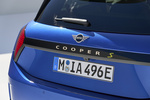 MINI MINI Cooper SE el&eacute;ctrico Cooper SE Favoured Turismo Blazing Blue Exterior Posterior 3 puertas