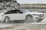 Mercedes-Benz Clase E 300 de 4MATIC All Terrain Avantgarde line con Paq. Night All Terrain Turismo familiar Opalite White Bright Exterior Lateral-Frontal 4 puertas