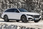 Mercedes-Benz Clase E 300 de 4MATIC All Terrain Avantgarde line con Paq. Night All Terrain Turismo familiar Opalite White Bright Exterior Lateral-Frontal 4 puertas