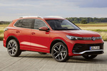 Volkswagen Tiguan Gama Tiguan eHybrid R-Line eHybrid Todo terreno Persimmon Red Metallic Exterior Lateral-Frontal 5 puertas