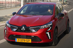 Mitsubishi Colt 160 HEV Kaiteki+ HEV Turismo Rojo Sunrise Exterior Frontal-Lateral 5 puertas