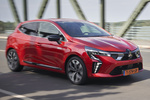 Mitsubishi Colt 160 HEV Kaiteki+ HEV Turismo Rojo Sunrise Exterior Lateral-Frontal 5 puertas