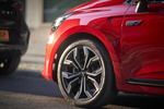 Mitsubishi Colt 160 HEV Kaiteki+ HEV Turismo Rojo Sunrise Exterior Llanta 5 puertas