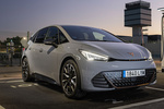 CUPRA Born 170 kW (231 CV) 77 kWh e-Boost Pack & Battery Pack Turismo Gris Vapor Exterior Toma de recarga 5 puertas