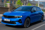 Opel Astra Electric 115 kW (156 CV) 54 kWh GS Electric Turismo Kobalt Blue Exterior Frontal-Lateral 5 puertas