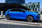 Opel Astra Electric 115 kW (156 CV) 54 kWh GS Electric Turismo Kobalt Blue Exterior Toma de recarga 5 puertas