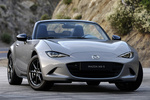 Mazda MX-5 Soft Top Gama 2024 Soft Top Gama 2024 Descapotable Aero Grey Exterior Lateral-Frontal 2 puertas