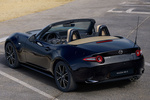 Mazda MX-5 Soft Top Gama 2024 Soft Top Gama 2024 Descapotable Jet Black Exterior Cenital-Lateral-Posterior 2 puertas