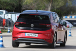 Volkswagen ID.3 150 KW (204 CV) 58 kWh Pro Turismo Rojo Intenso Metalizado Negro Exterior Maniobra de Esquiva 5 puertas