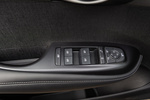 BYD Dolphin Gama Dolphin Design con interior Black + Grey Turismo Interior Mandos regulaci&oacute;n asientos 5 puertas