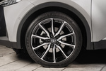 Toyota C-HR 200H AWD-i GR Sport Premiere Edition Todo terreno Bi-tono plateado Precious y techo negro Exterior Llanta 5 puertas