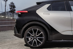 Toyota C-HR 200H AWD-i GR Sport Premiere Edition Todo terreno Bi-tono plateado Precious y techo negro Exterior Llanta 5 puertas