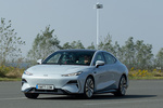 Geely Galaxy E8 Galaxy E8 Galaxy E8 Turismo Exterior Frontal-Lateral 4 puertas