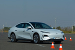 Geely Galaxy E8 Galaxy E8 Galaxy E8 Turismo Exterior Lateral-Frontal 4 puertas
