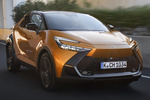 Toyota C-HR 200H Premiere Edition Todo terreno Bitono Sulfur Exterior Lateral-Frontal 5 puertas