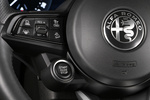 Alfa Romeo Stelvio 2.0 Turbo 206 kW (280 CV) Q4 Veloce Todo terreno Interior Mandos volante 5 puertas