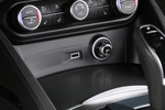 Alfa Romeo Stelvio 2.0 Turbo 206 kW (280 CV) Q4 Veloce Todo terreno Interior Conexi&oacute;n fuentes externas 5 puertas