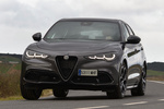 Alfa Romeo Stelvio 2.0 Turbo 206 kW (280 CV) Q4 Veloce Todo terreno Gris Vesuvio Exterior Frontal-Lateral 5 puertas