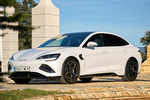 BYD Seal Excellence AWD Excellence Turismo Polar White Exterior Frontal-Lateral 4 puertas
