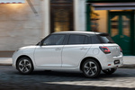 Suzuki Swift 1.2 Mild Hybrid Gama Swift Turismo Plata Premium Metalizado con Techo Negro Exterior Lateral-Posterior 5 puertas