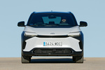 Toyota bZ4X 220E 4x4 Style Plus Todo terreno Bi-tono Blanco Perlado Iceberg Exterior Frontal 5 puertas