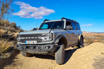 Ford Bronco 2.7 EcoBoost V6 335cv Auto 4x4 inteligente Badlands Todo terreno Gris Fighter Jet Exterior Frontal-Lateral 5 puertas
