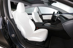 Tesla Model 3 Tracci&oacute;n trasera Tracci&oacute;n trasera con Tapicer&iacute;a Negro y Blanco Turismo Interior Asientos 4 puertas