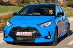 Toyota Yaris Hybrid 130 Premiere Edition Turismo Bi-tono Azul Neptuno Exterior Frontal-Lateral 5 puertas
