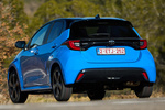 Toyota Yaris Hybrid 130 Premiere Edition Turismo Bi-tono Azul Neptuno Exterior Lateral-Posterior 5 puertas