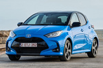 Toyota Yaris Hybrid 130 Premiere Edition Turismo Bi-tono Azul Neptuno Exterior Frontal-Lateral 5 puertas