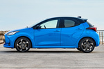 Toyota Yaris Hybrid 130 Premiere Edition Turismo Bi-tono Azul Neptuno Exterior Lateral 5 puertas