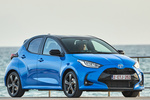 Toyota Yaris Hybrid 130 Premiere Edition Turismo Bi-tono Azul Neptuno Exterior Lateral-Frontal 5 puertas