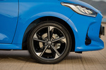 Toyota Yaris Hybrid 130 Premiere Edition Turismo Bi-tono Azul Neptuno Exterior Llanta 5 puertas
