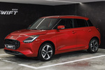 Suzuki Swift 1.2 Mild Hybrid Gama Swift Turismo Rojo Burning Perlado con Techo Negro Exterior Frontal-Lateral 5 puertas