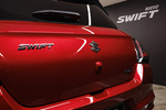 Suzuki Swift 1.2 Mild Hybrid Gama Swift Turismo Rojo Burning Perlado con Techo Negro Exterior Posterior 5 puertas