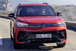 Volkswagen Tiguan Gama Tiguan eHybrid R-Line eHybrid Todo terreno Persimmon Red Metallic Exterior Lateral-Frontal 5 puertas